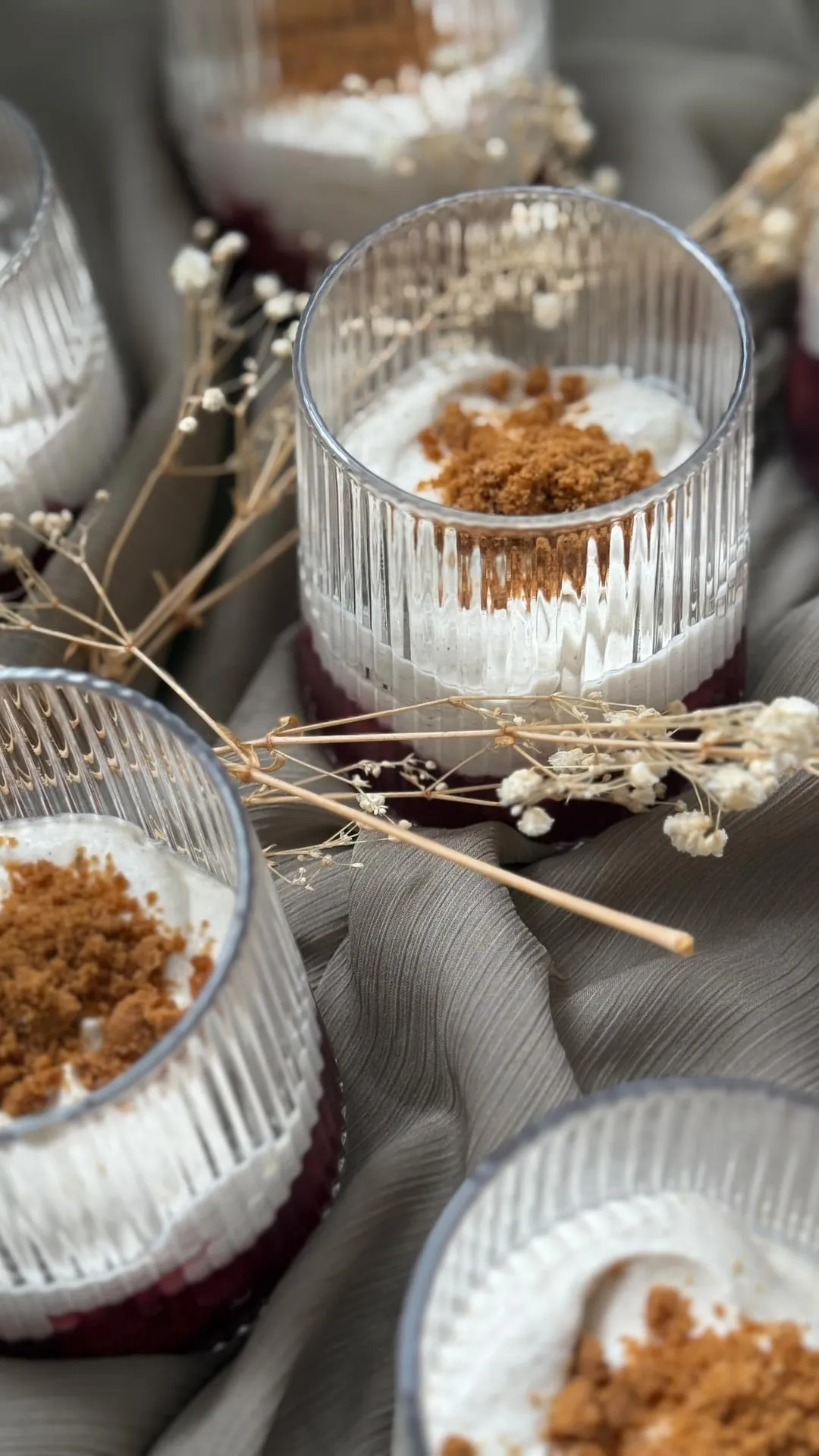 Thermomix® Rezept: Zimt-Quark-Töpfchen auf Sauerkirschkompott 🍒